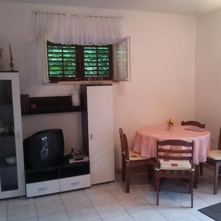 Apartament Zora Seget Vranjica
